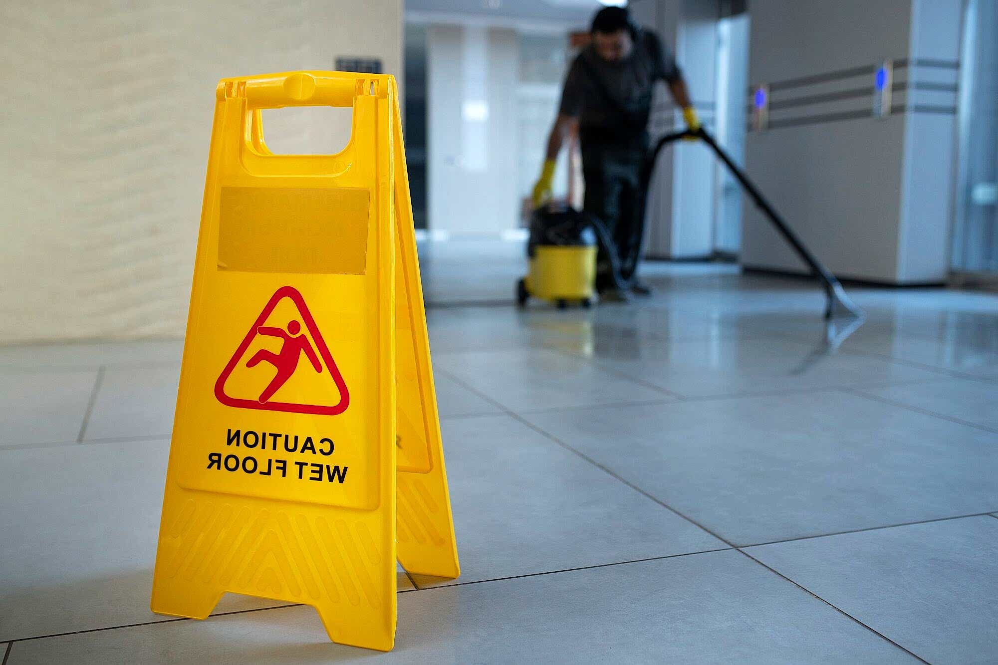 Limpieza y desinfección de pisos con Promarco